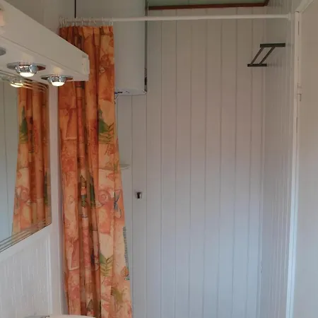 Holiday home Nice In W/ 3 Bedrooms And Wifi *